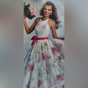 This dress is all white w out the flower prints- size 14 - very luxurious.